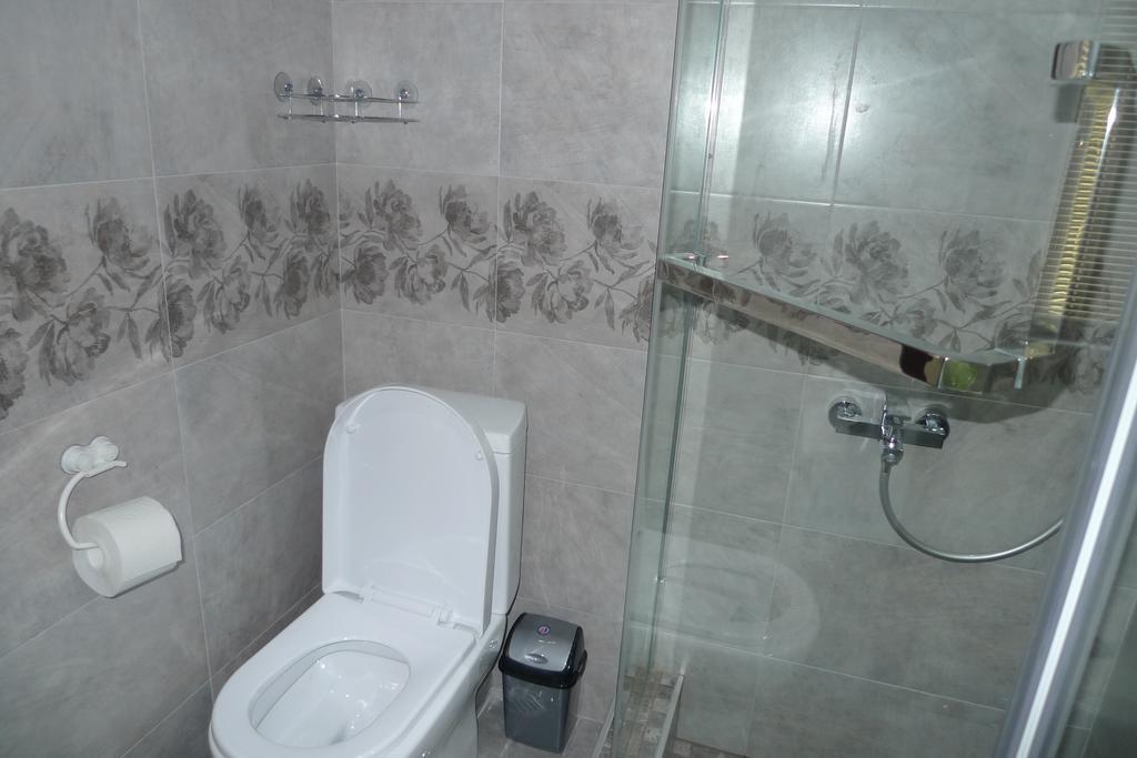 דירות באטומי Helen'S House חדר תמונה