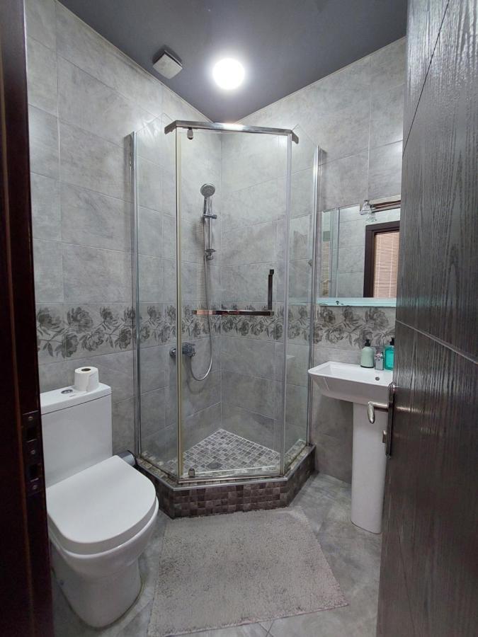 דירות באטומי Helen'S House מראה חיצוני תמונה