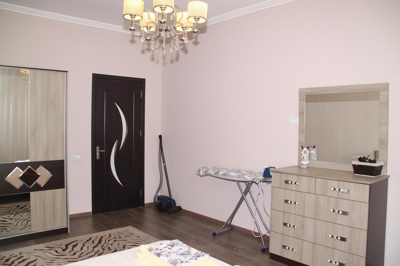 דירות באטומי Helen'S House מראה חיצוני תמונה